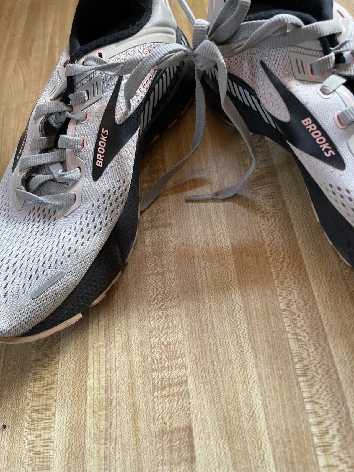 Brooks Adrenaline GTS 22 Size 8