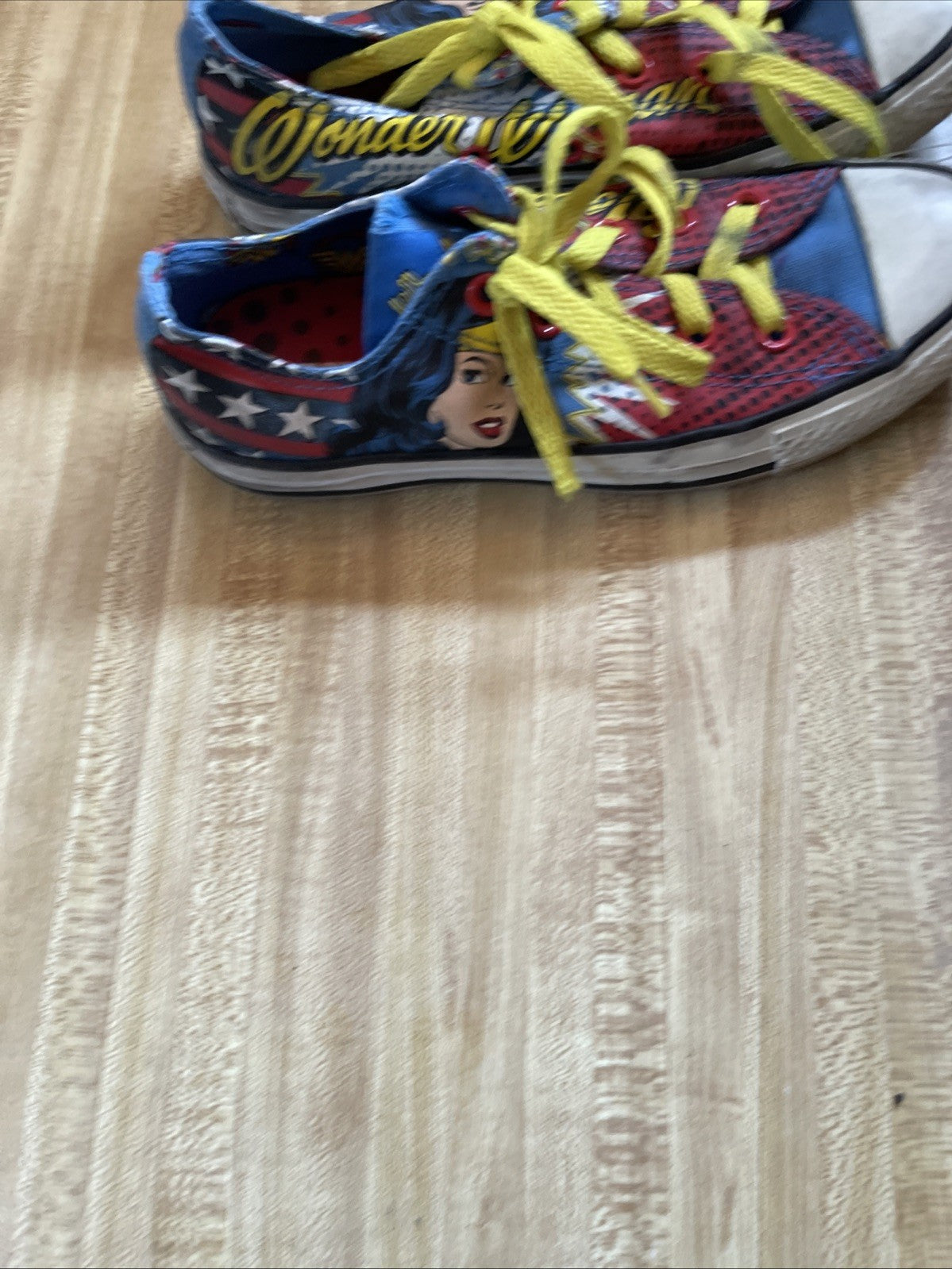 Converse Wonder Woman Sneakers Women’s 6