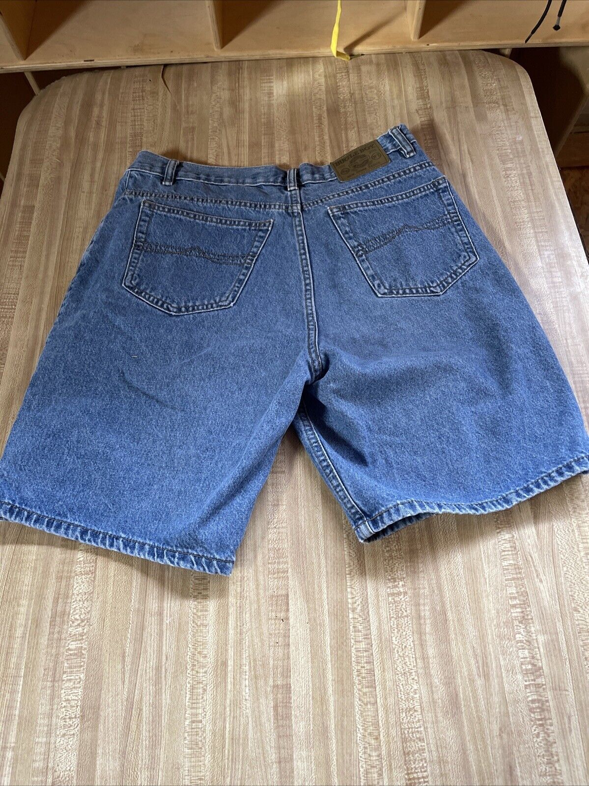 VINTAGE Bugle Boy Shorts Mens 34w Blue Light Wash Denim Dad Jorts