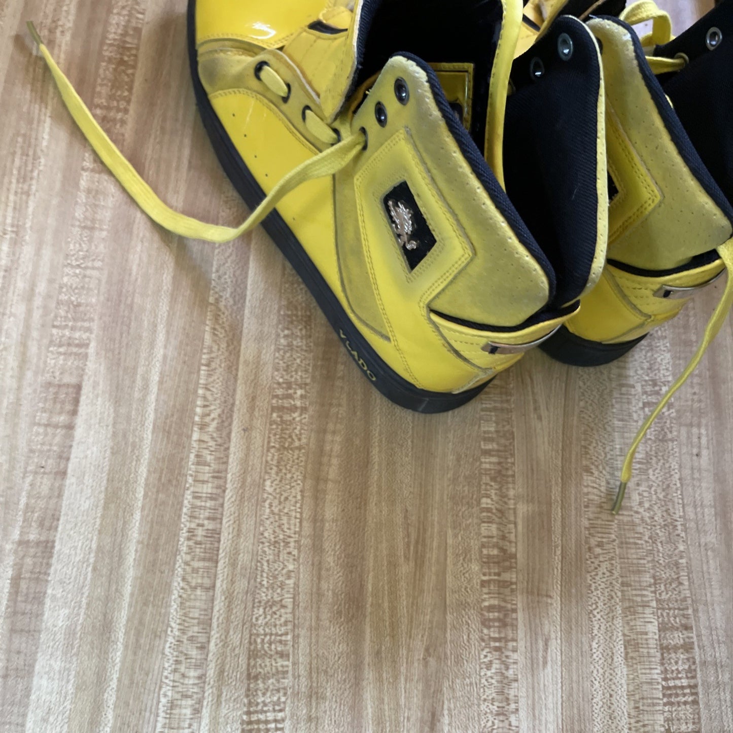 Vlado Gladiator Sneakers Size 9