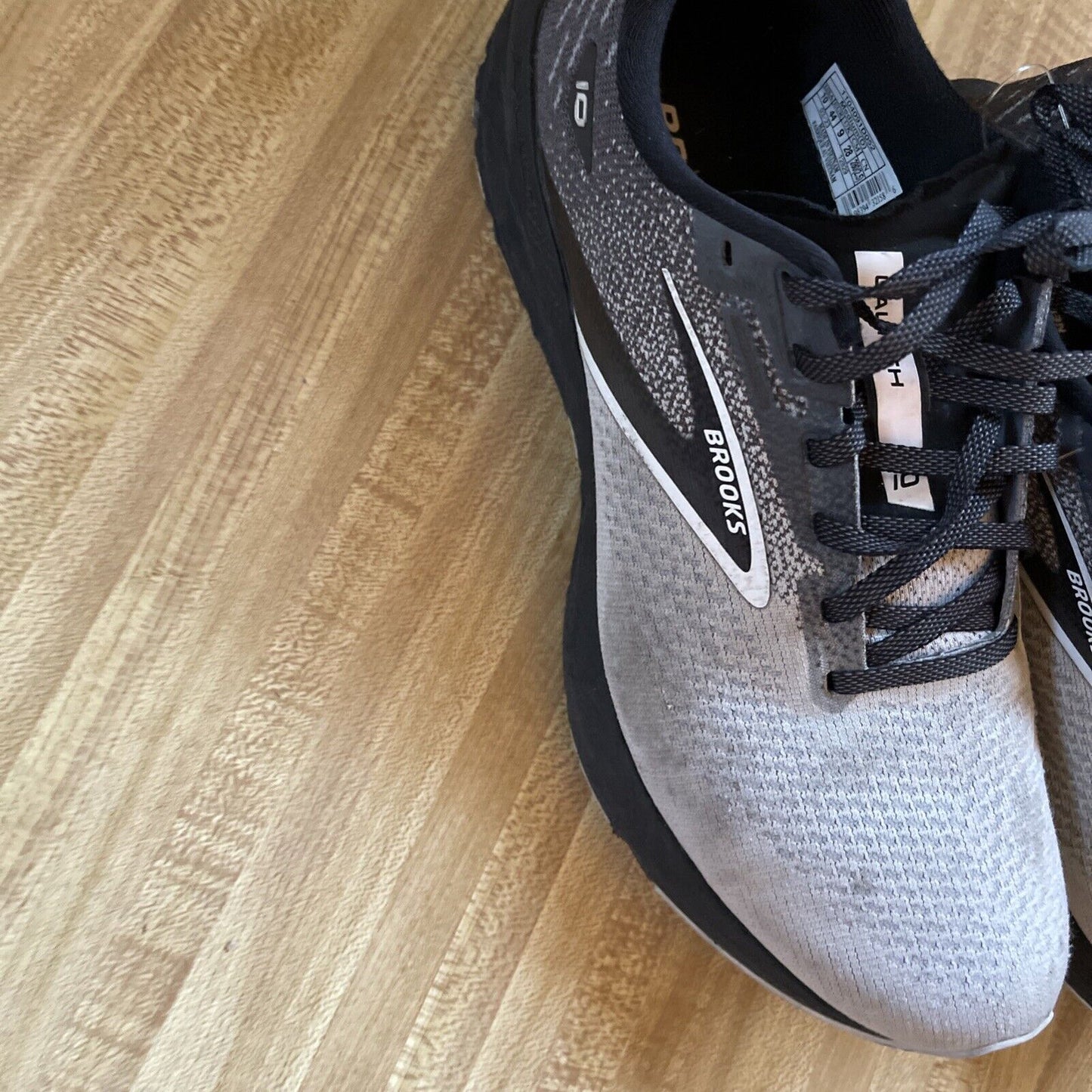 Brooks Launch 10 Size 10