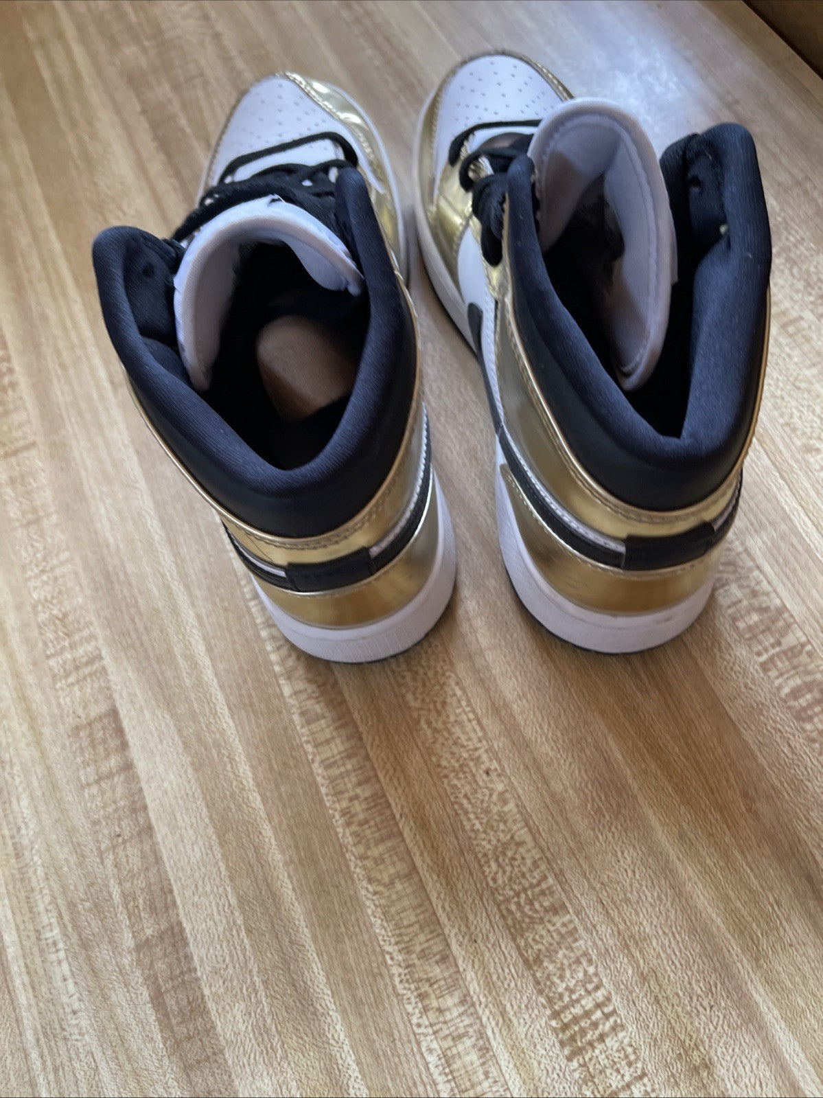 Nike Air Jordan 1 Mid SE GS Metallic Gold 5Y