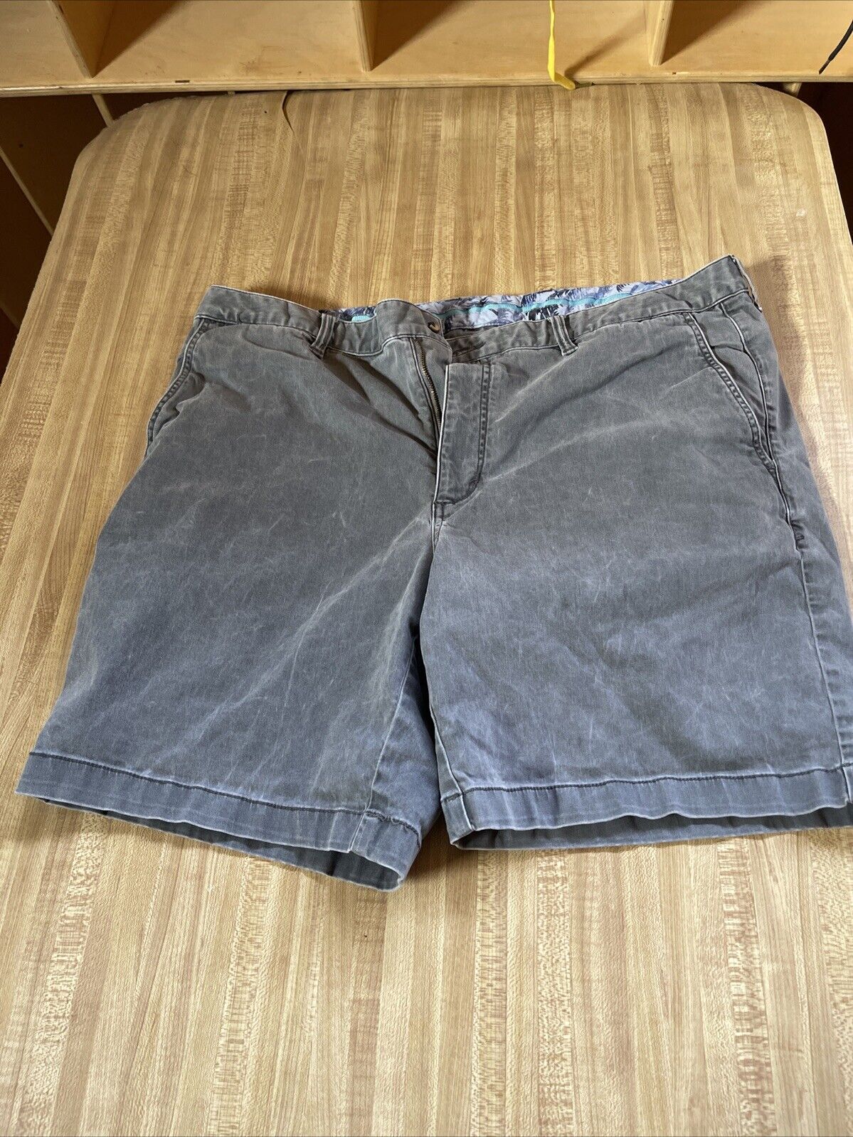 Tommy Bahama Shorts 38