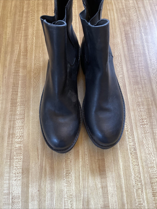 Dirty Laundry Chelsea Boots 9.5 