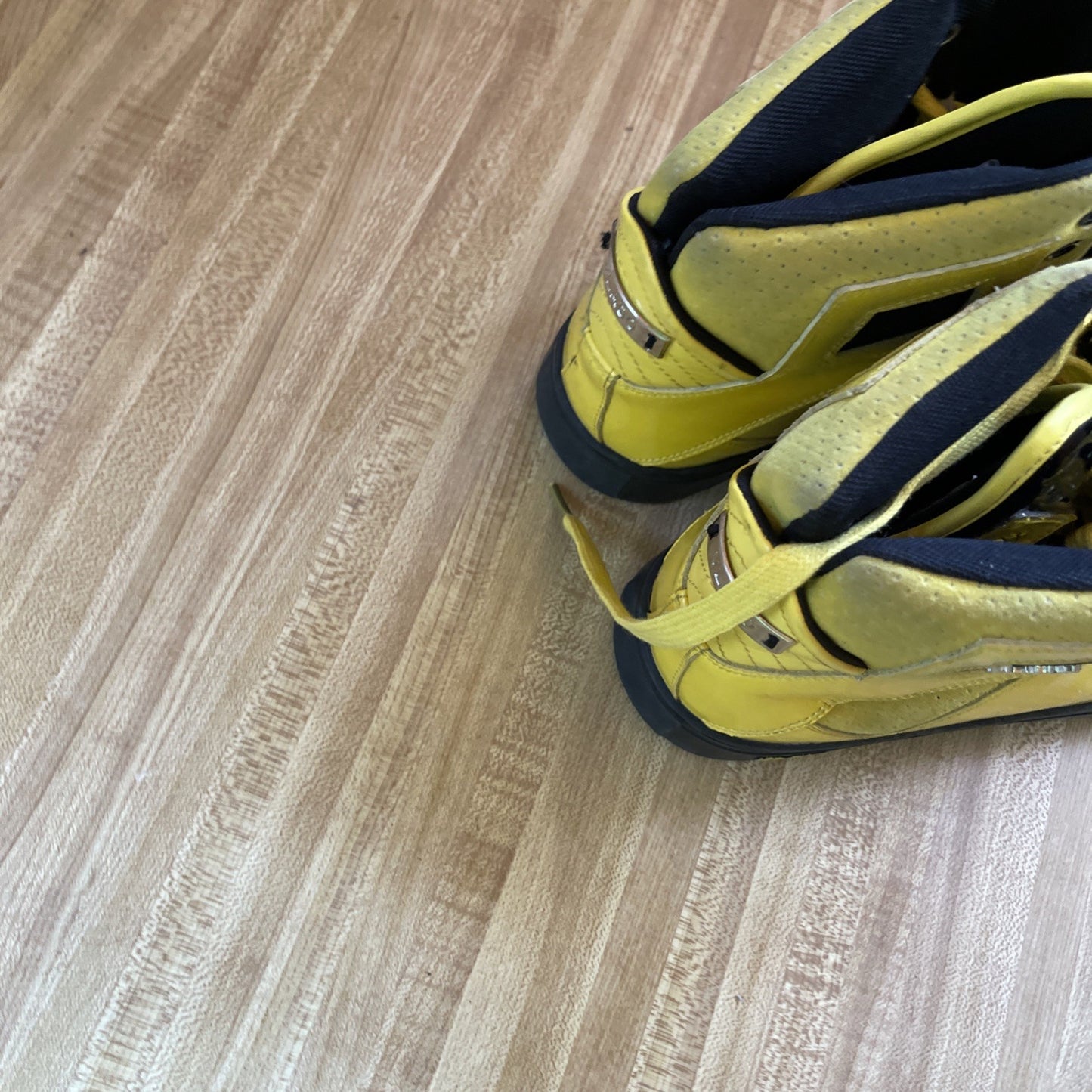 Vlado Gladiator Sneakers Size 9