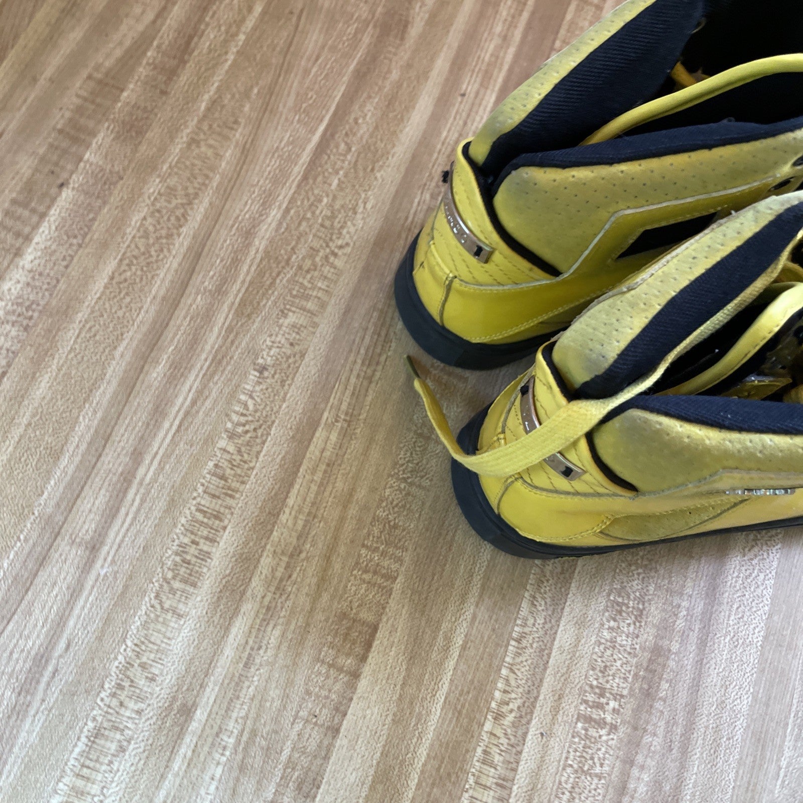 Vlado Gladiator Sneakers Size 9