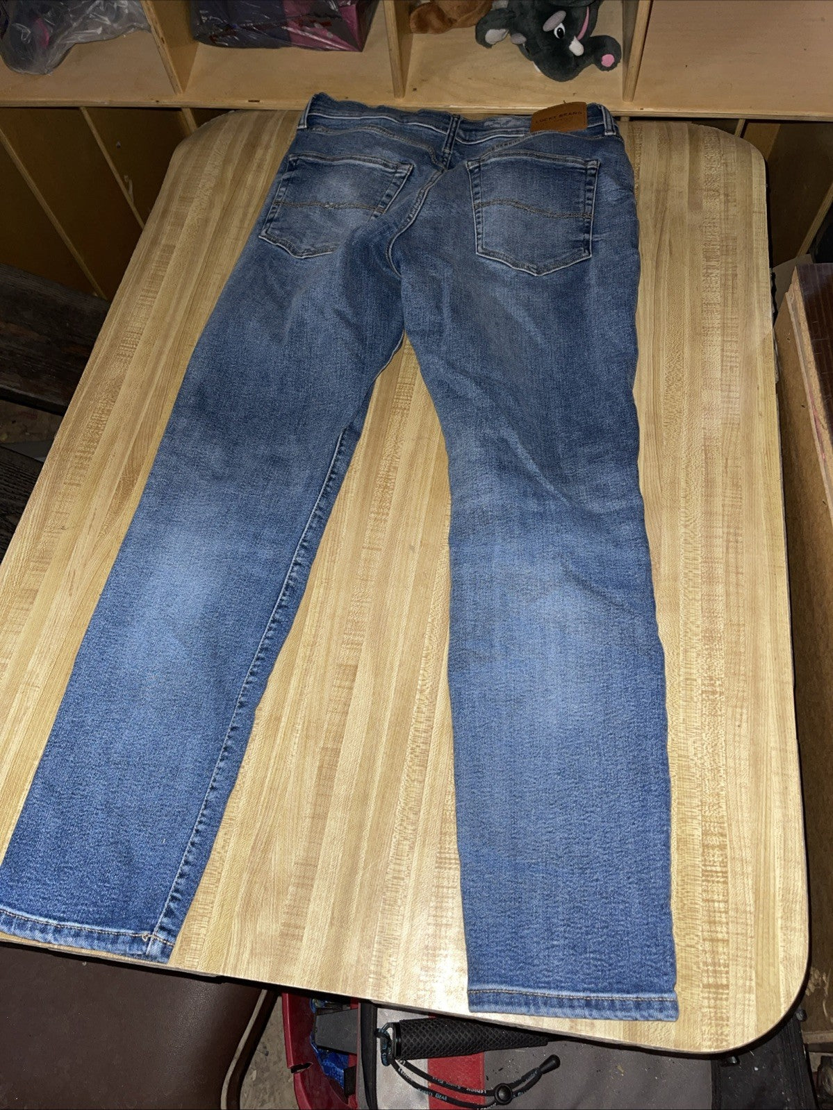 lucky brand 411 athletic taper jeans 33/32
