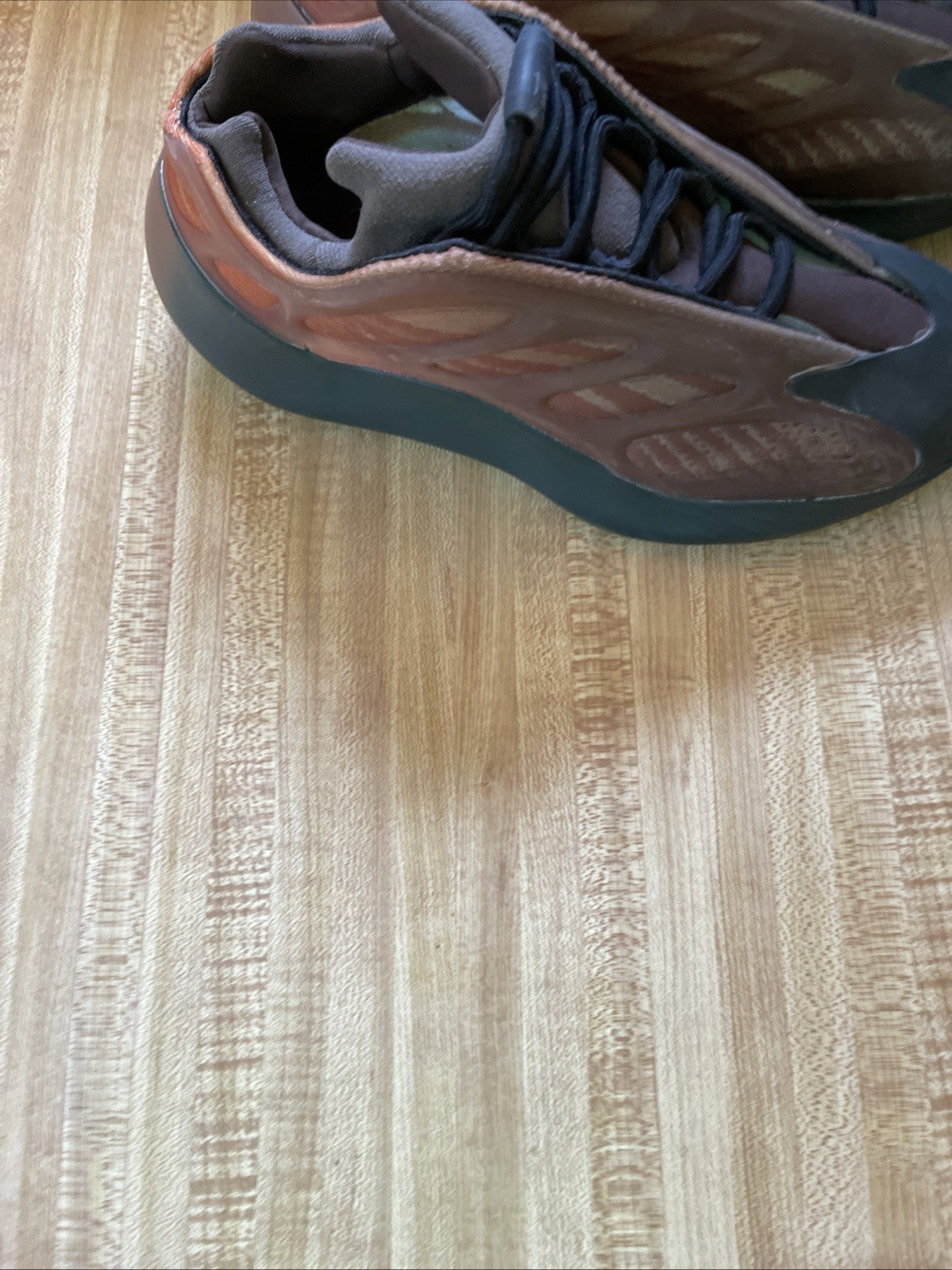 Yeezy 700 V3 Size 7.5
