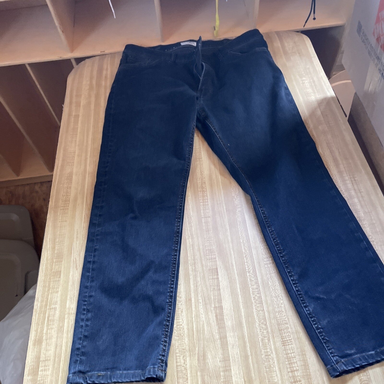 Brax Chuck Modern Jeans 36x34 Hi Flex