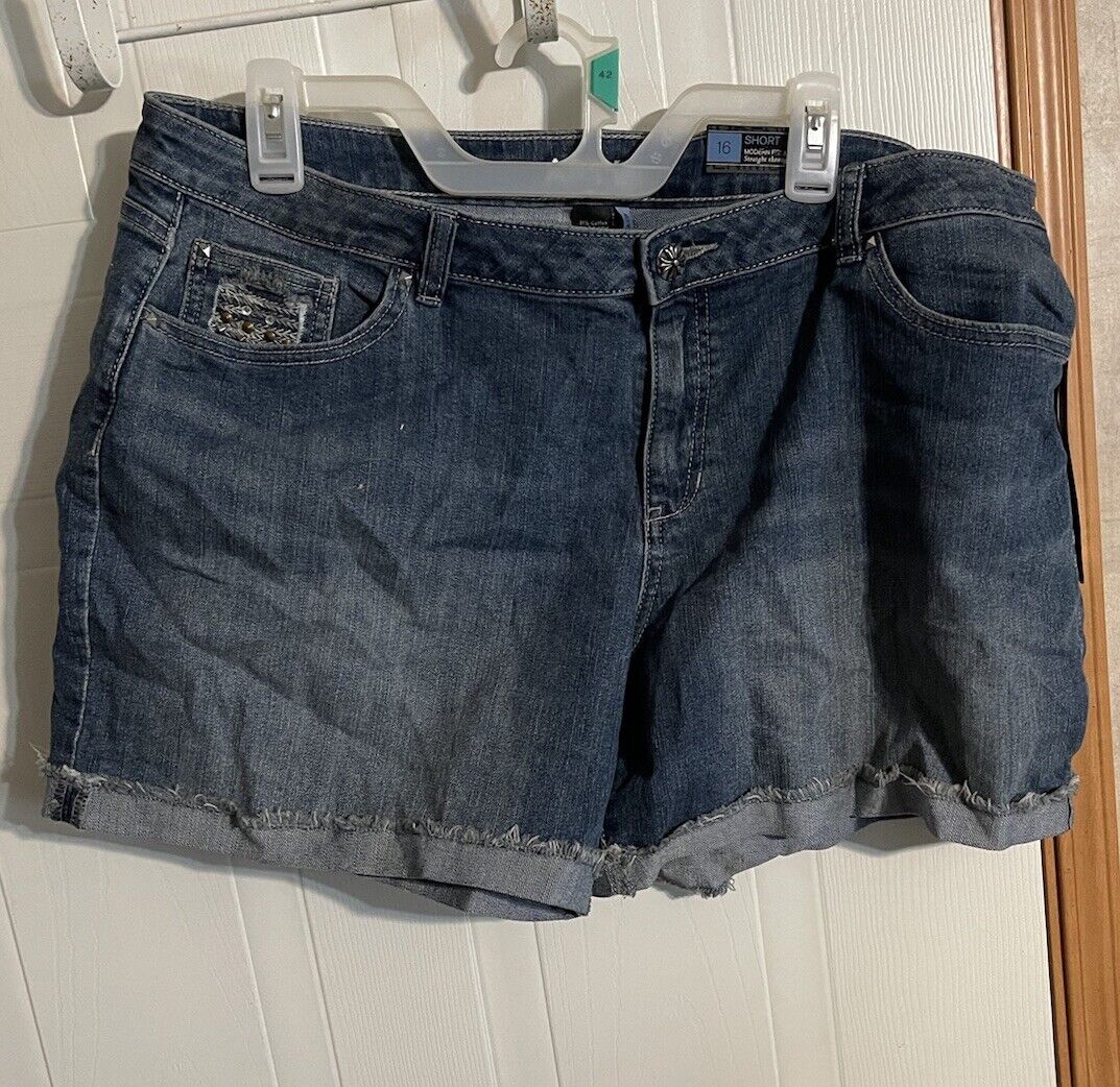 women apt 9 shorts size 16