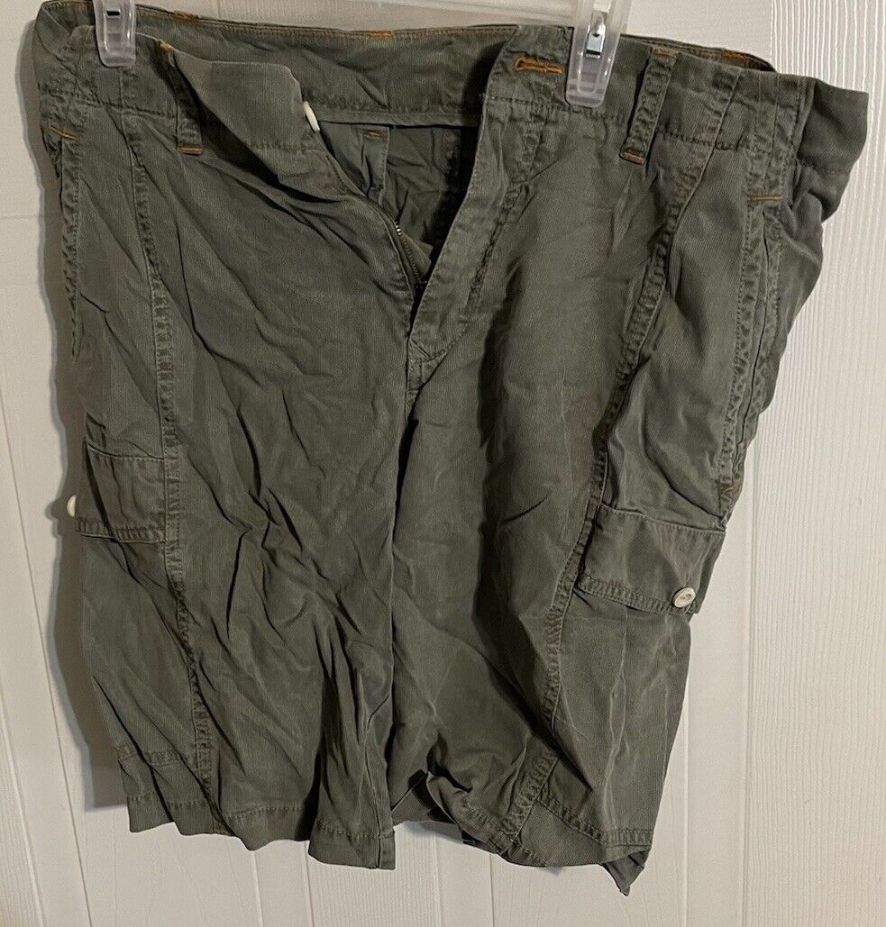Tommy Bahama Cargo Shorts 33