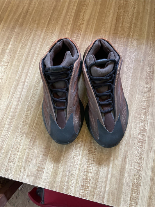 Yeezy 700 V3 Size 7.5