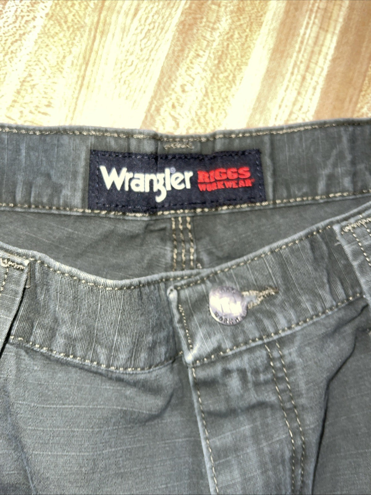 wrangler riggs cargo shorts 38
