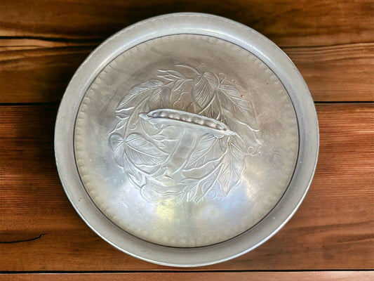 Vintage Everlast Hand Forged Hammered Aluminum Bowl W Cute Pea Handled Lid 1038