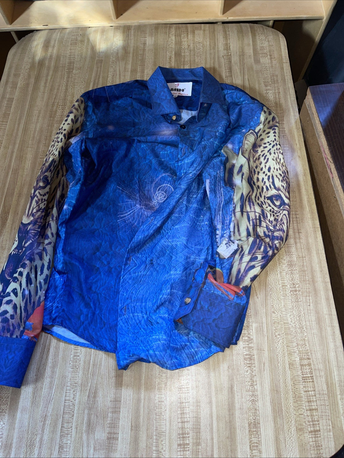 Mondo Limited Edition Button Up XL
