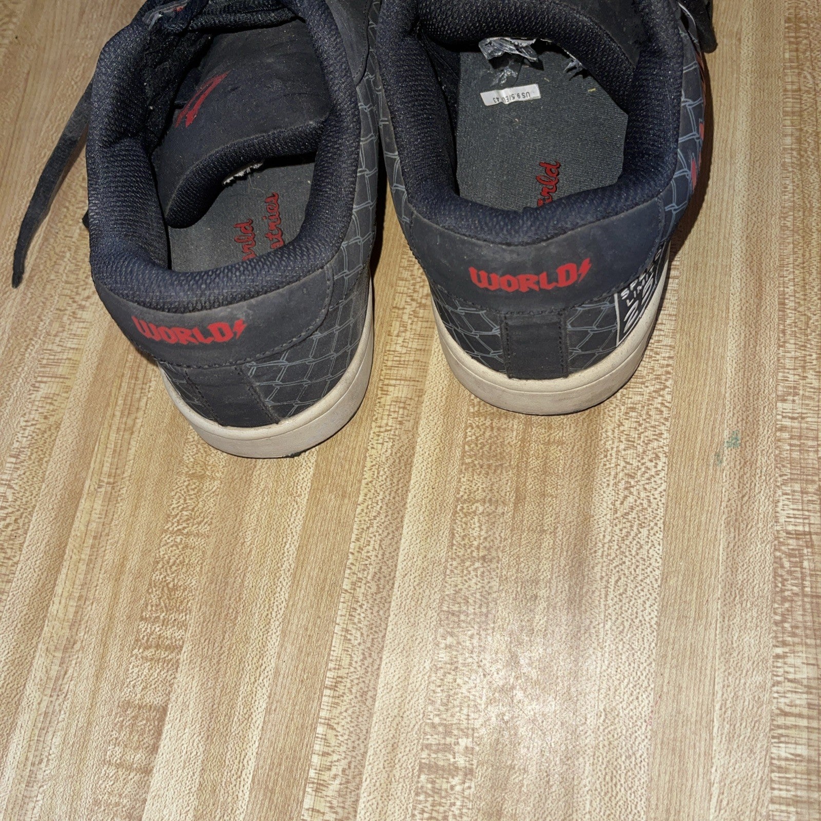 world industries skate shoes 9.5
