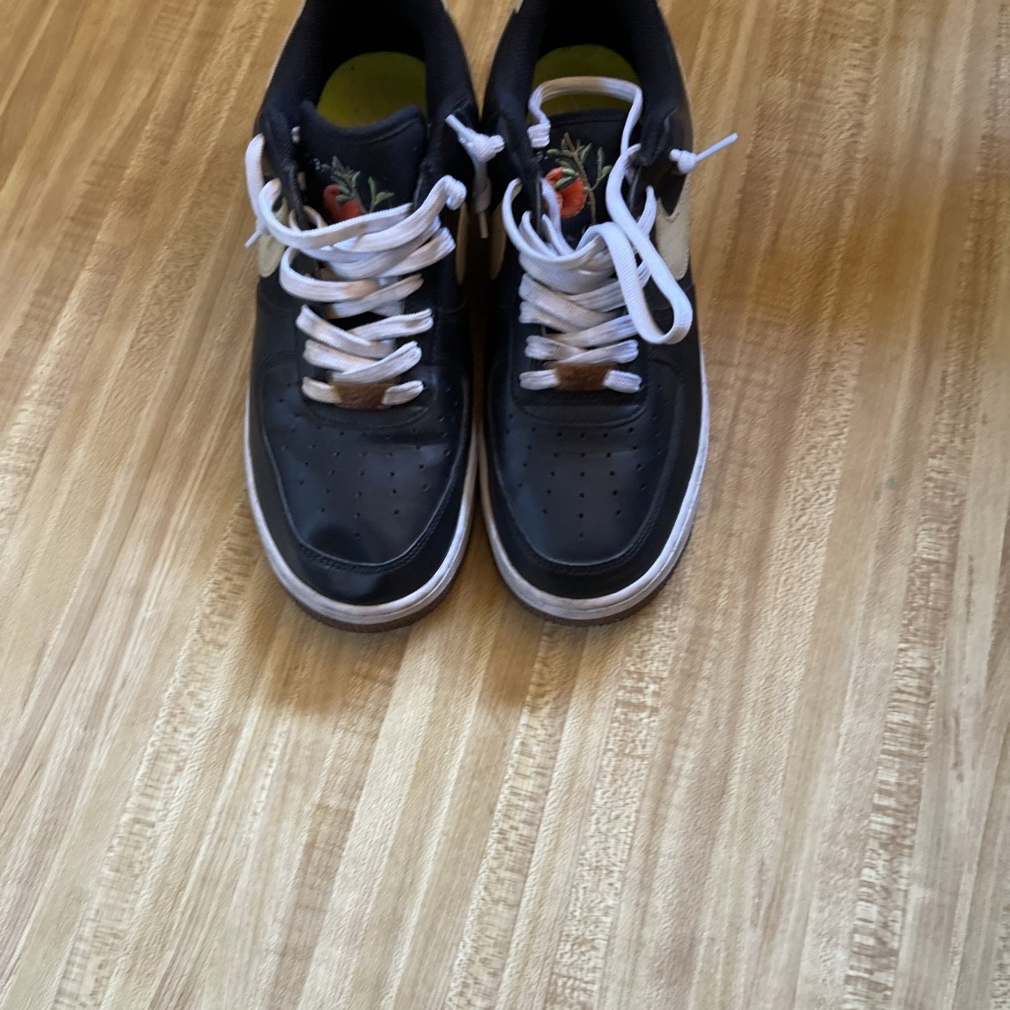 Nike Pomegranate Sneakers Size 9
