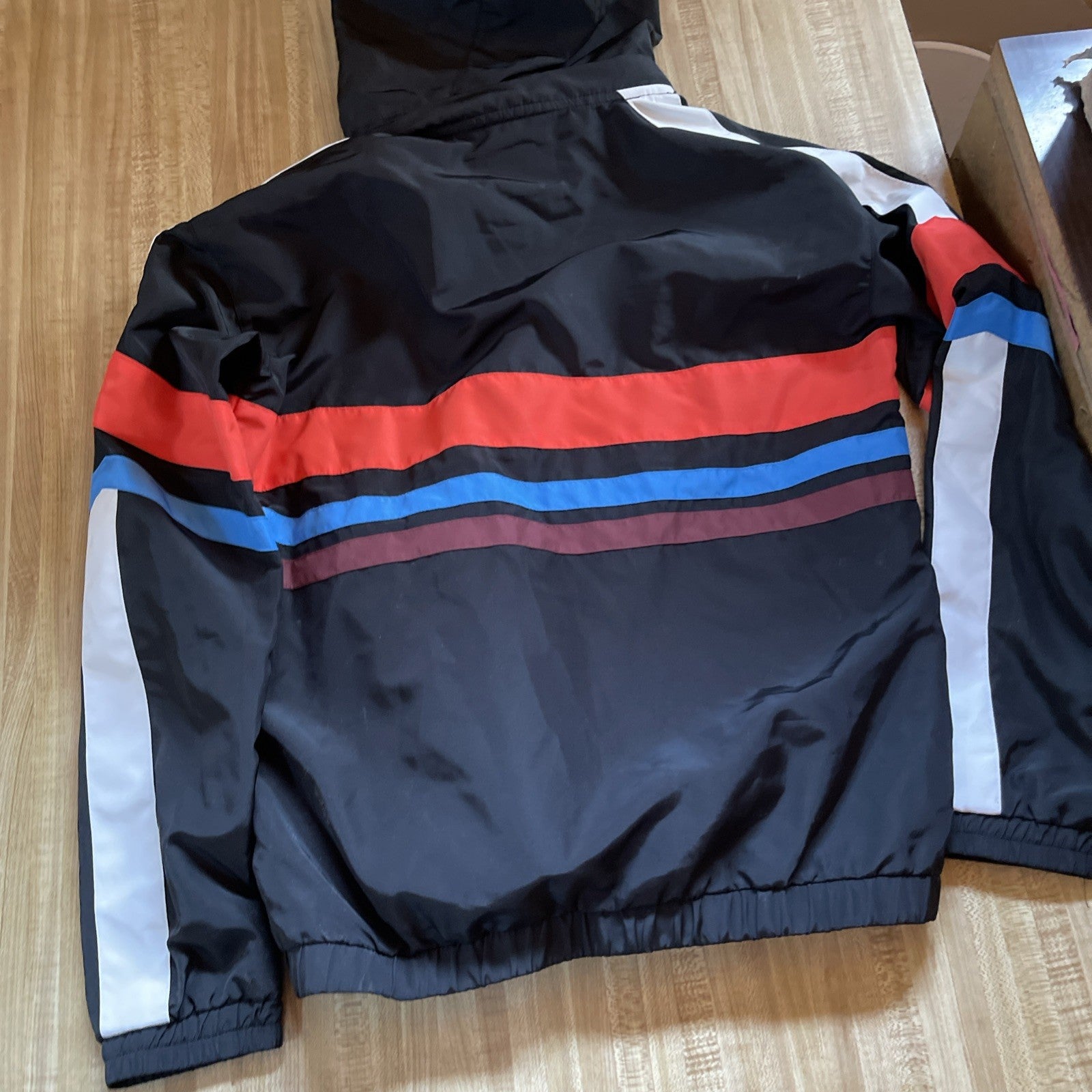 RVCA Windbreaker With Hoodie XS