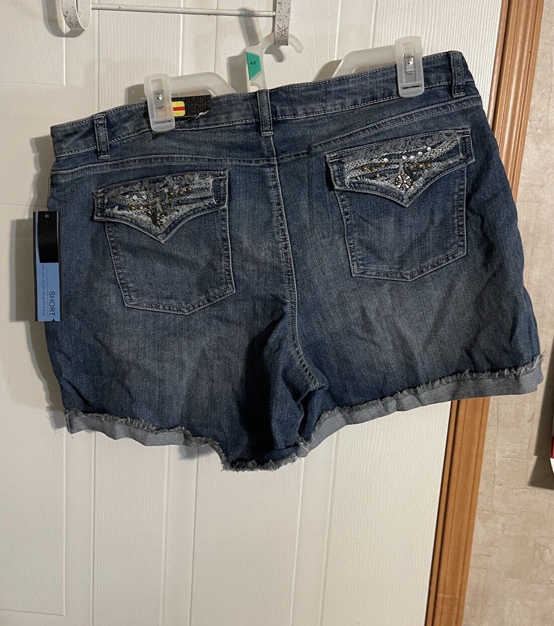 women apt 9 shorts size 16