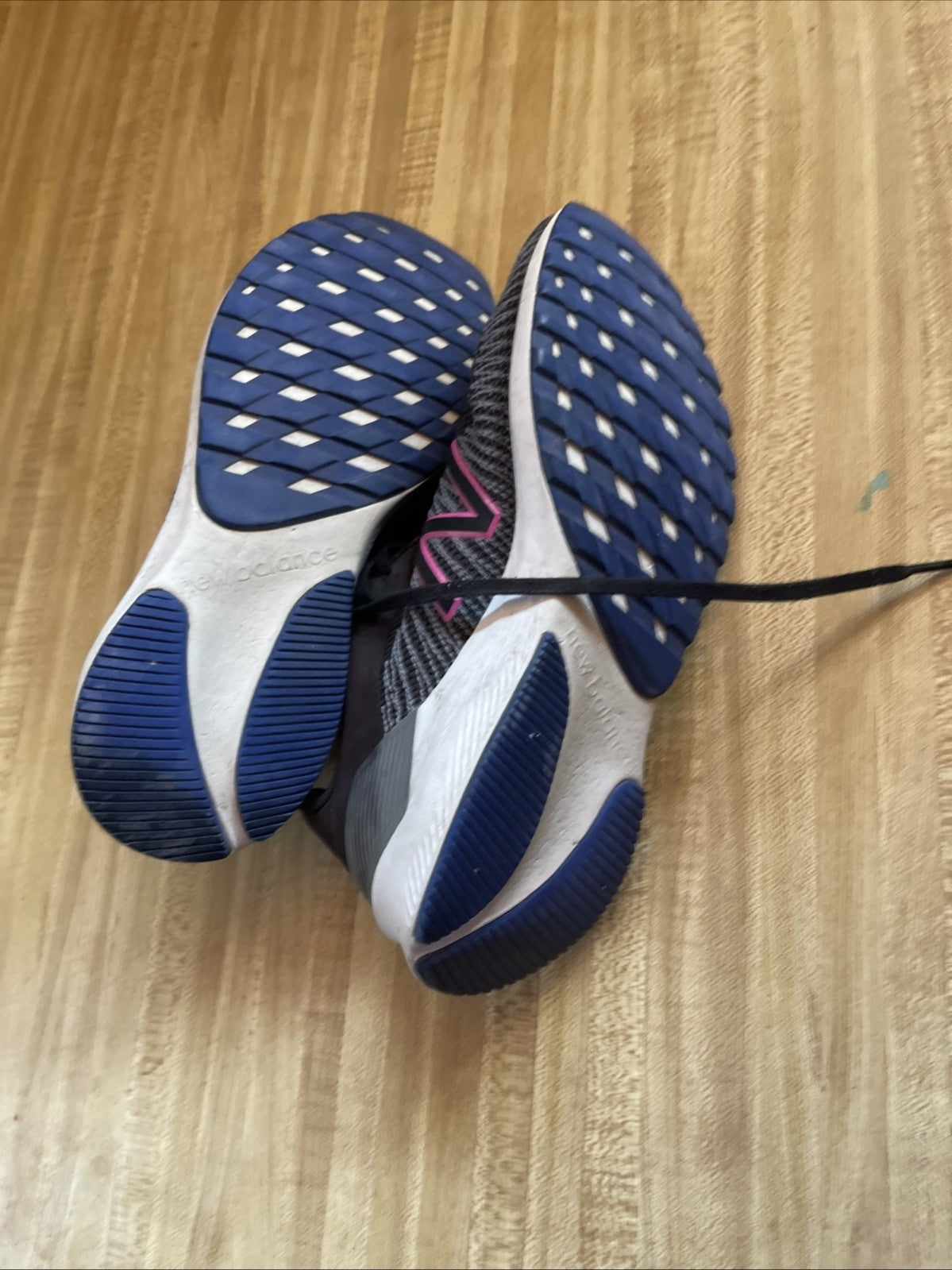 New Balance Ventr Size 9