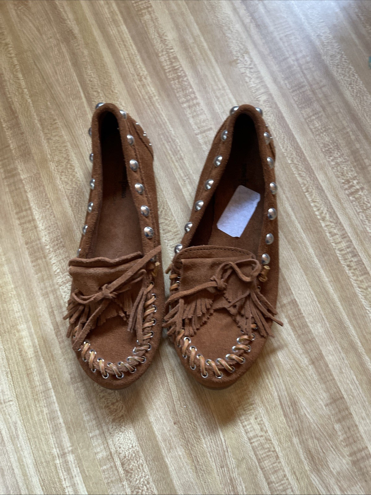 minnetonka moccasins size 8