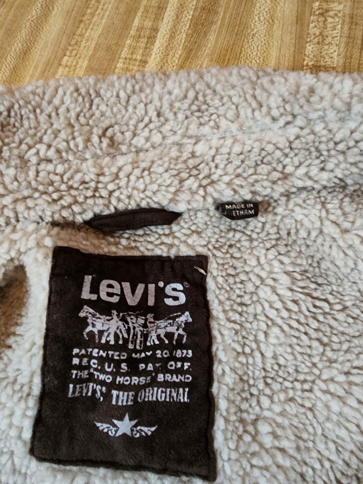 Sherpa Lined Levi’s Jacket Large 