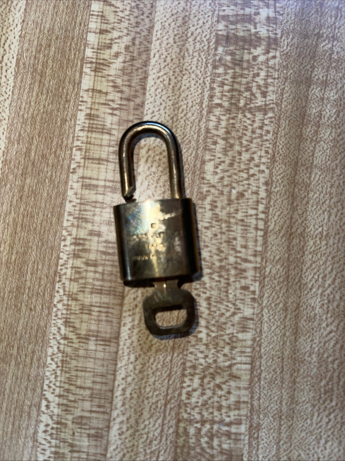 Louis Vuitton 320 Lock And Key 