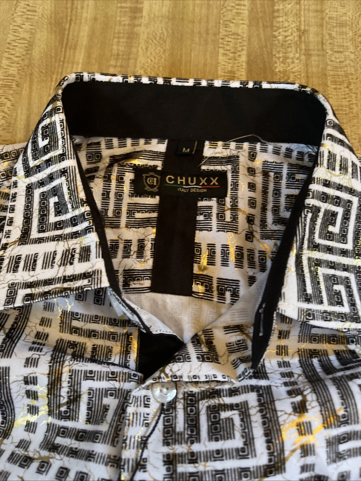 Chuxx Shirt Medium NWT