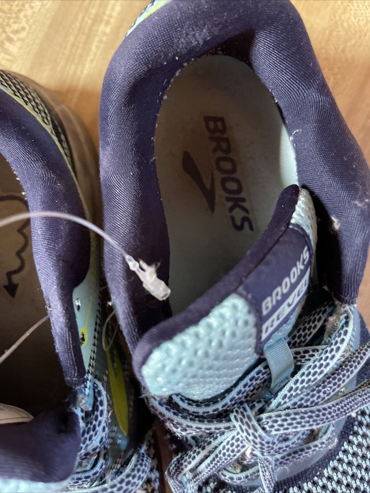 Brooks Revel Size 6