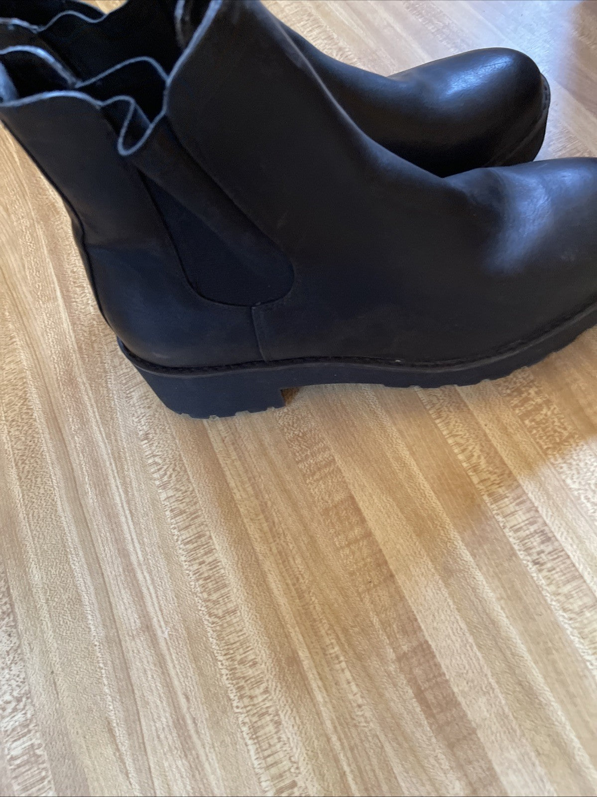Dirty Laundry Chelsea Boots 9.5 