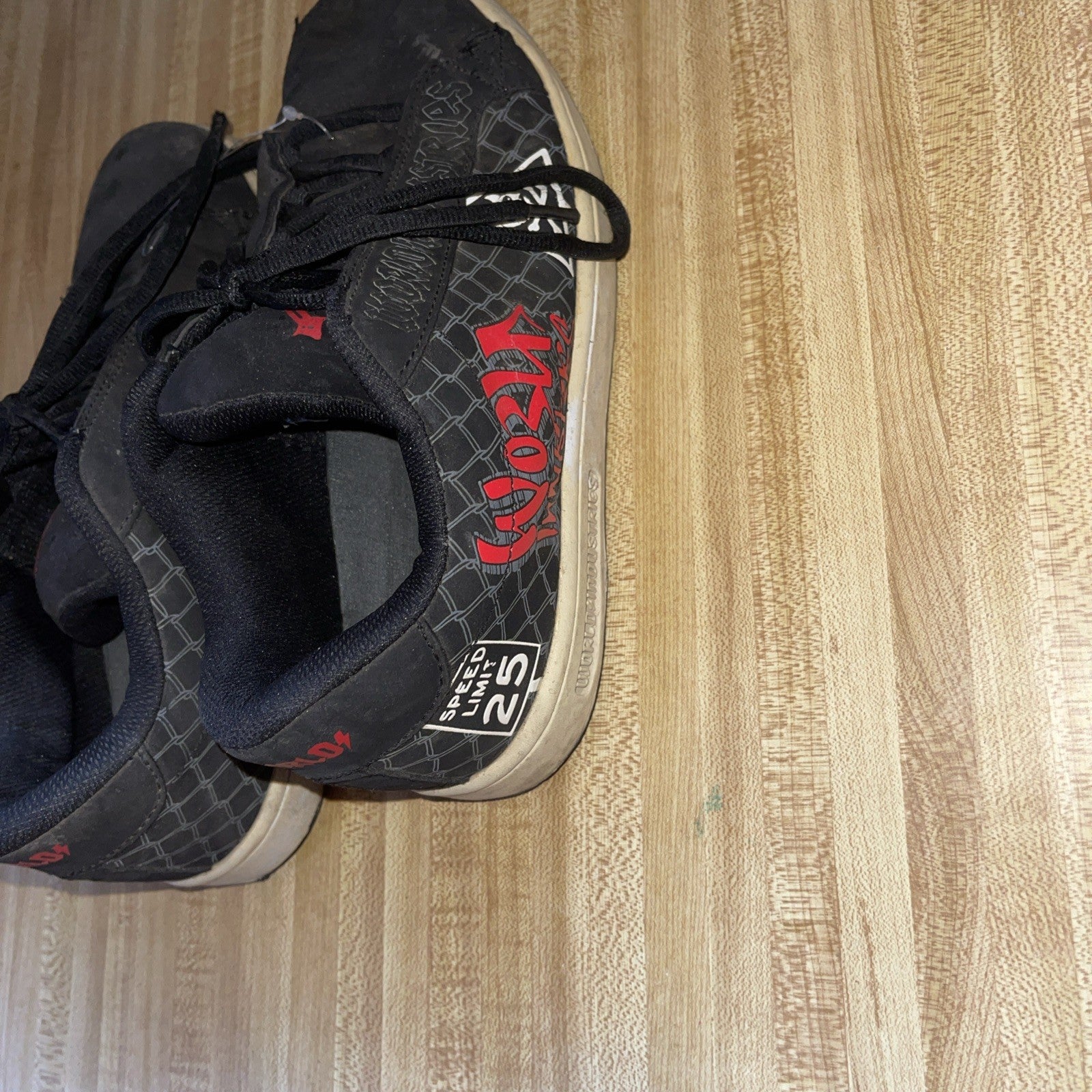 world industries skate shoes 9.5