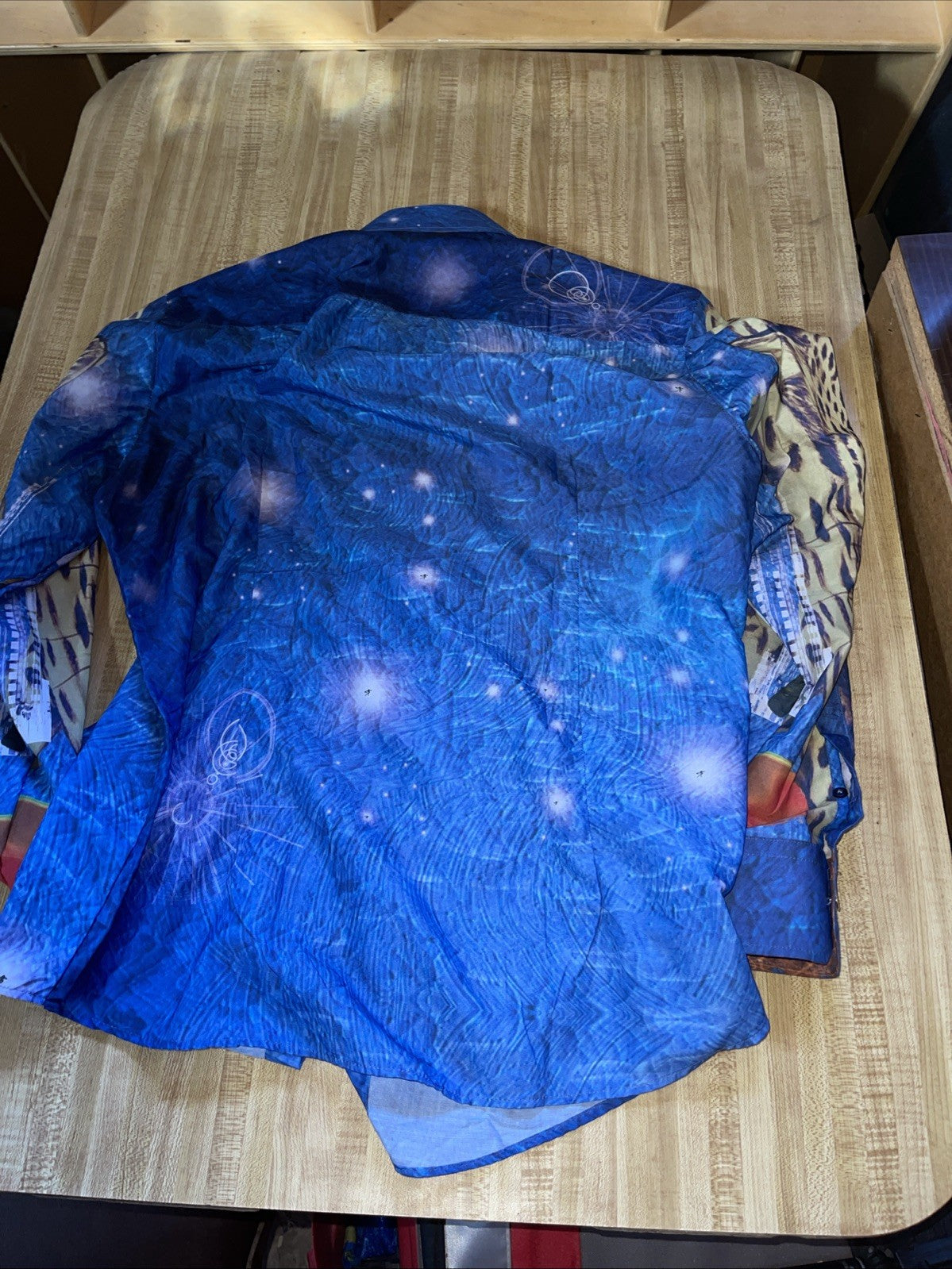 Mondo Limited Edition Button Up XL