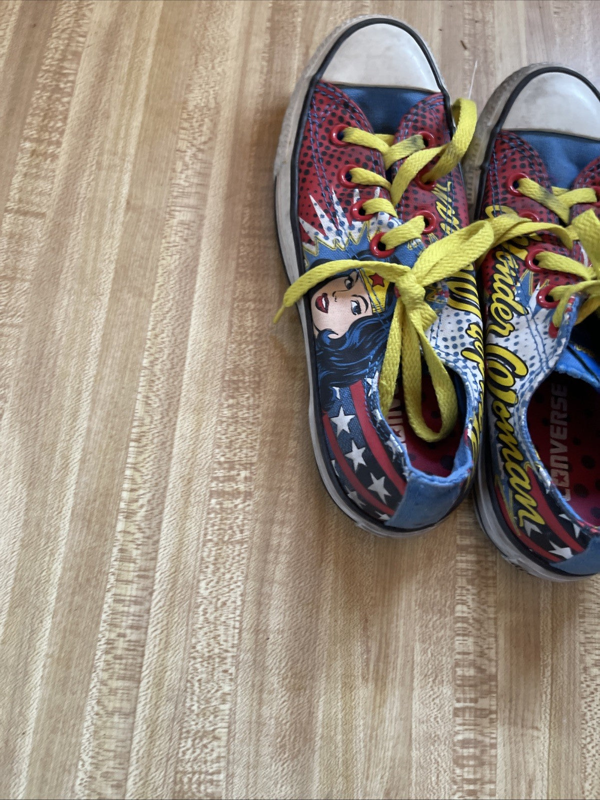 Converse Wonder Woman Sneakers Women’s 6