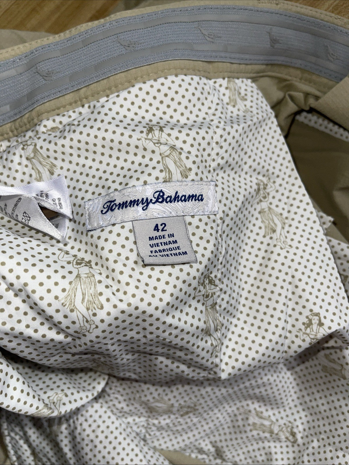 Tommy Bahama Shorts 42