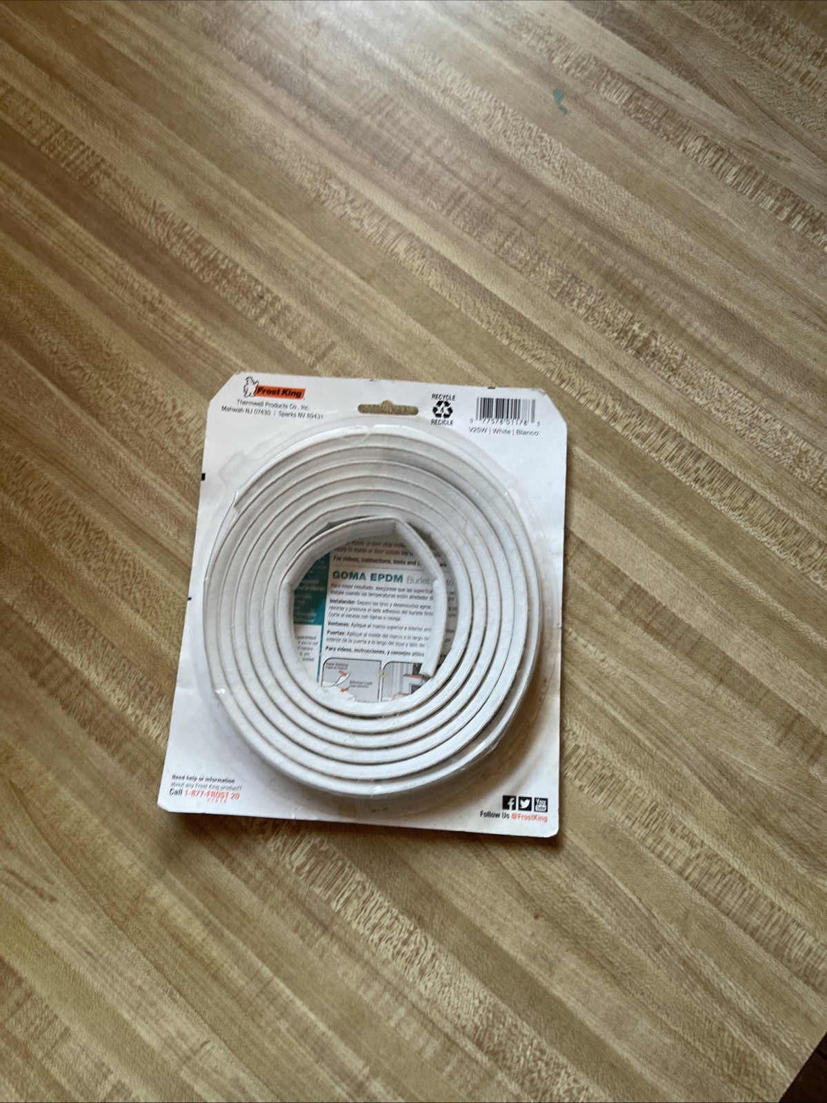 FROST KING EPDM D-Profile Rubber Self Stick Weatherseal 5/16" W, 1/4" T, 17' X 3