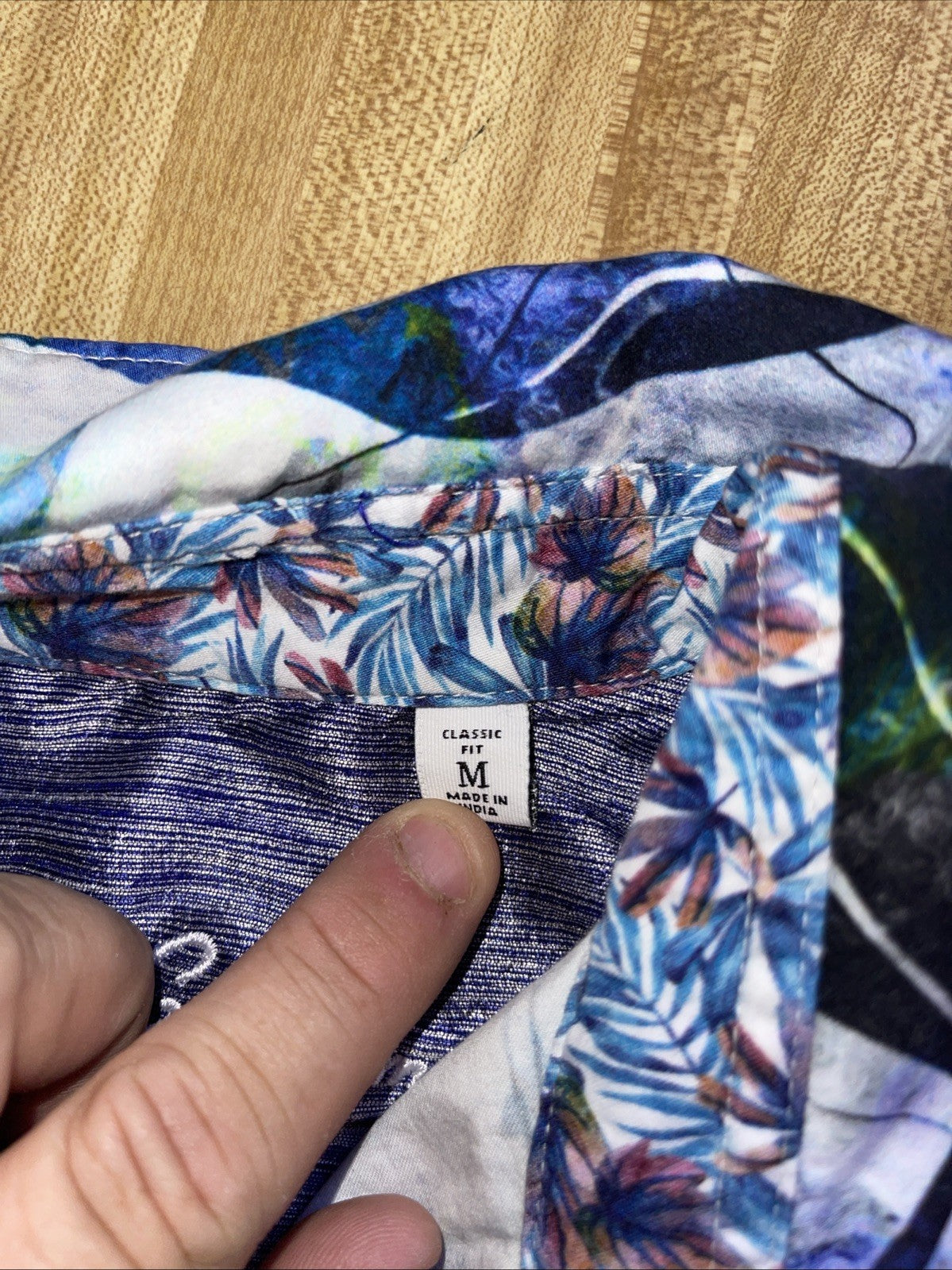 Robert Graham Button Up Medium 