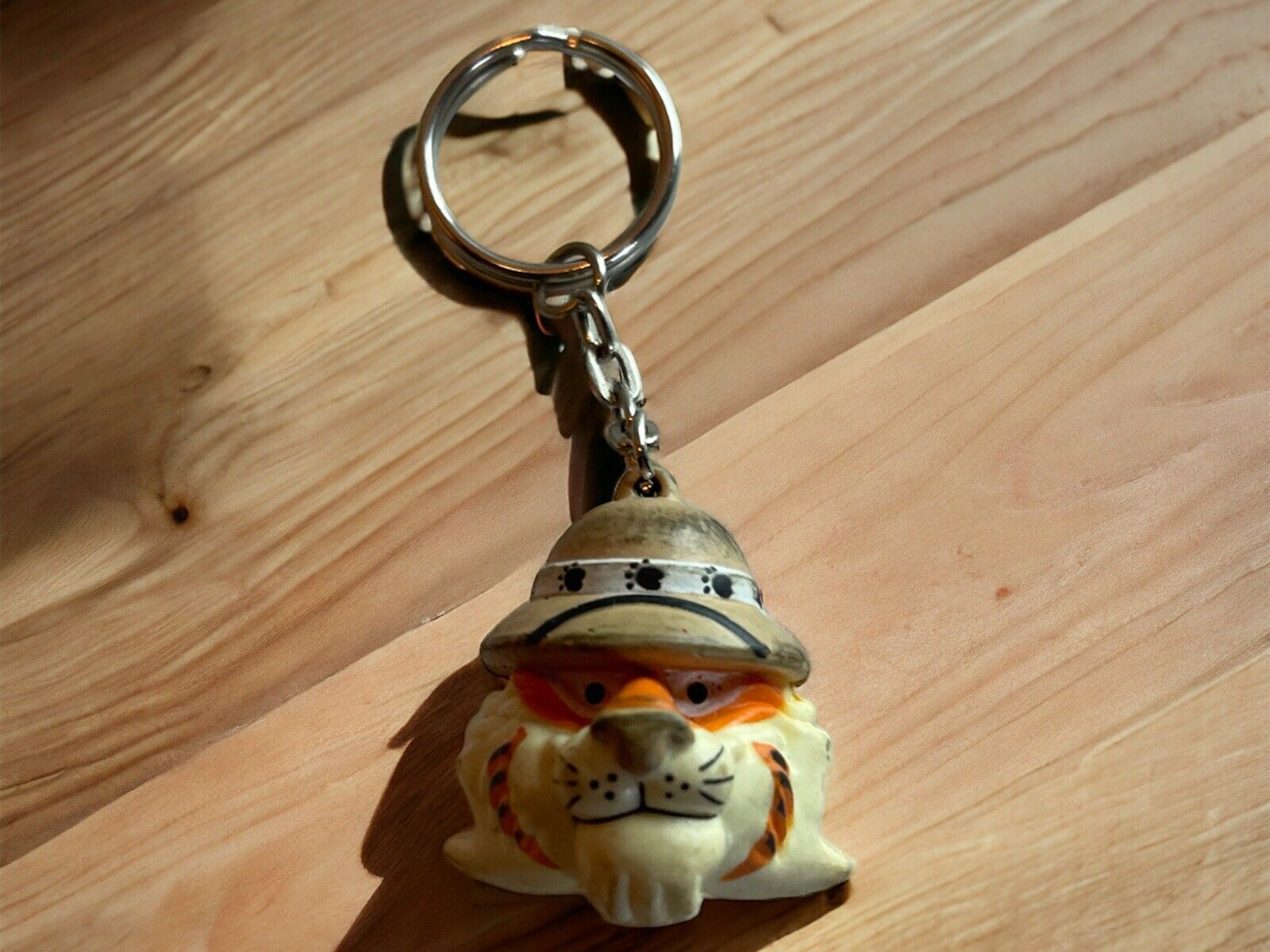 Vintage 1997 EXXON Tiger Head Safari Hat Keychain! ESSO Advertising Key Chain!