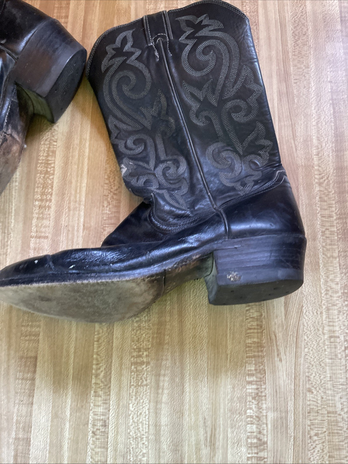Justin Cowboy Boots 10 EE Beater 