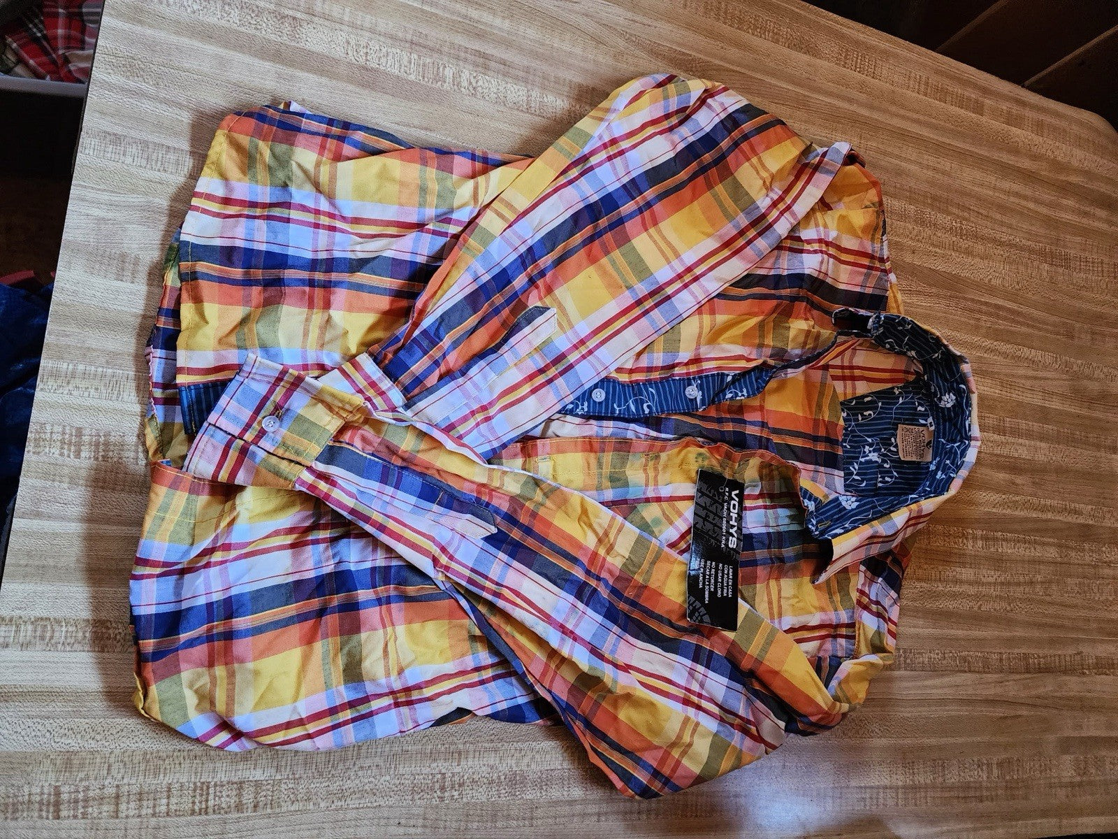 Vohys Button Up Medium NWT