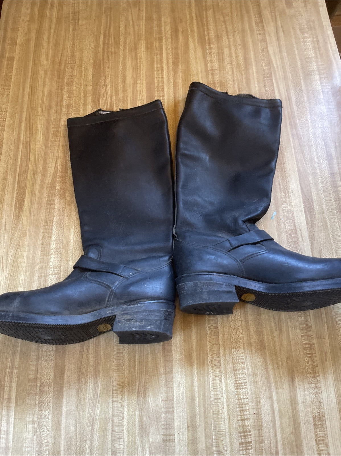 Chippewa Motorcycle Boots 8.5 E Vibram Soles Oil Resistant