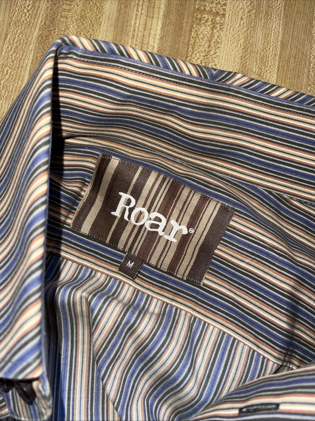 Roar Dress Shirt Medium 