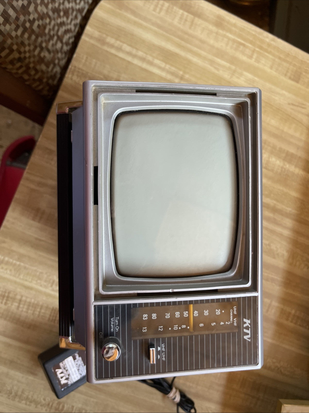 VINTAGE 1984 KTV 5" BLACK & WHITE TV WITH FM/AM Radio ~ KT506A ~