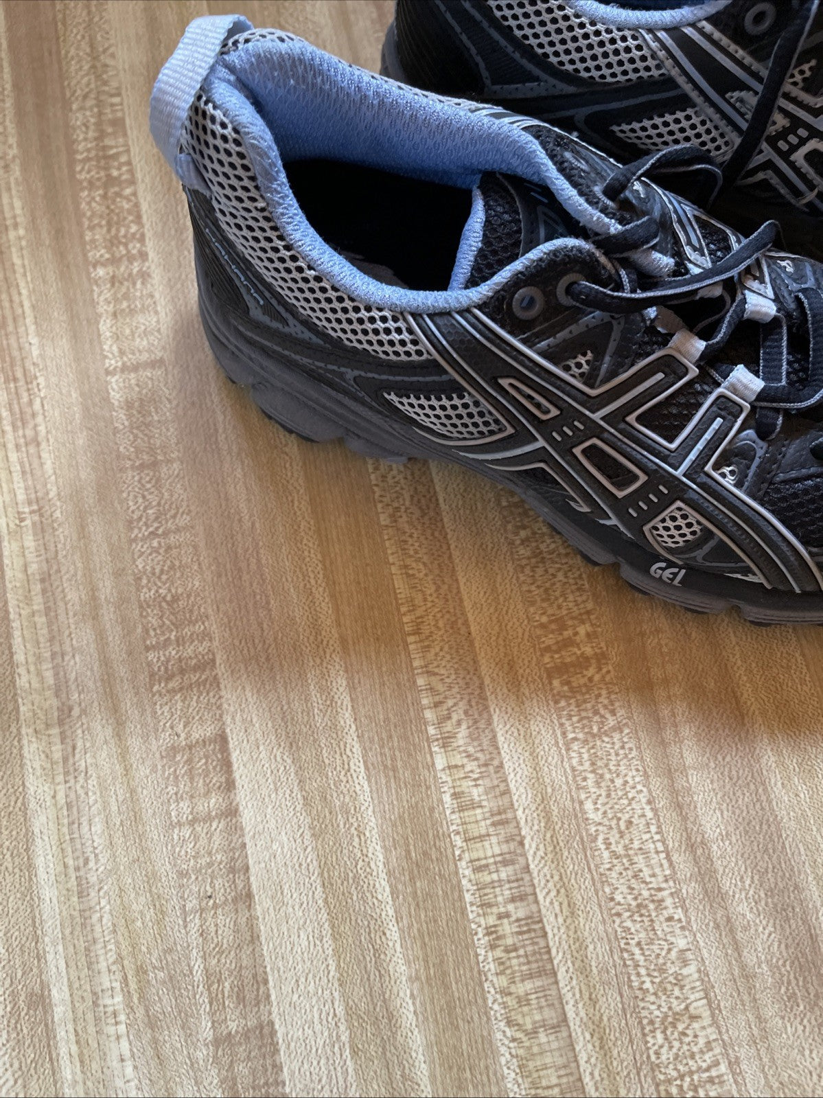 ASICS Gel Kahana Size 6.5