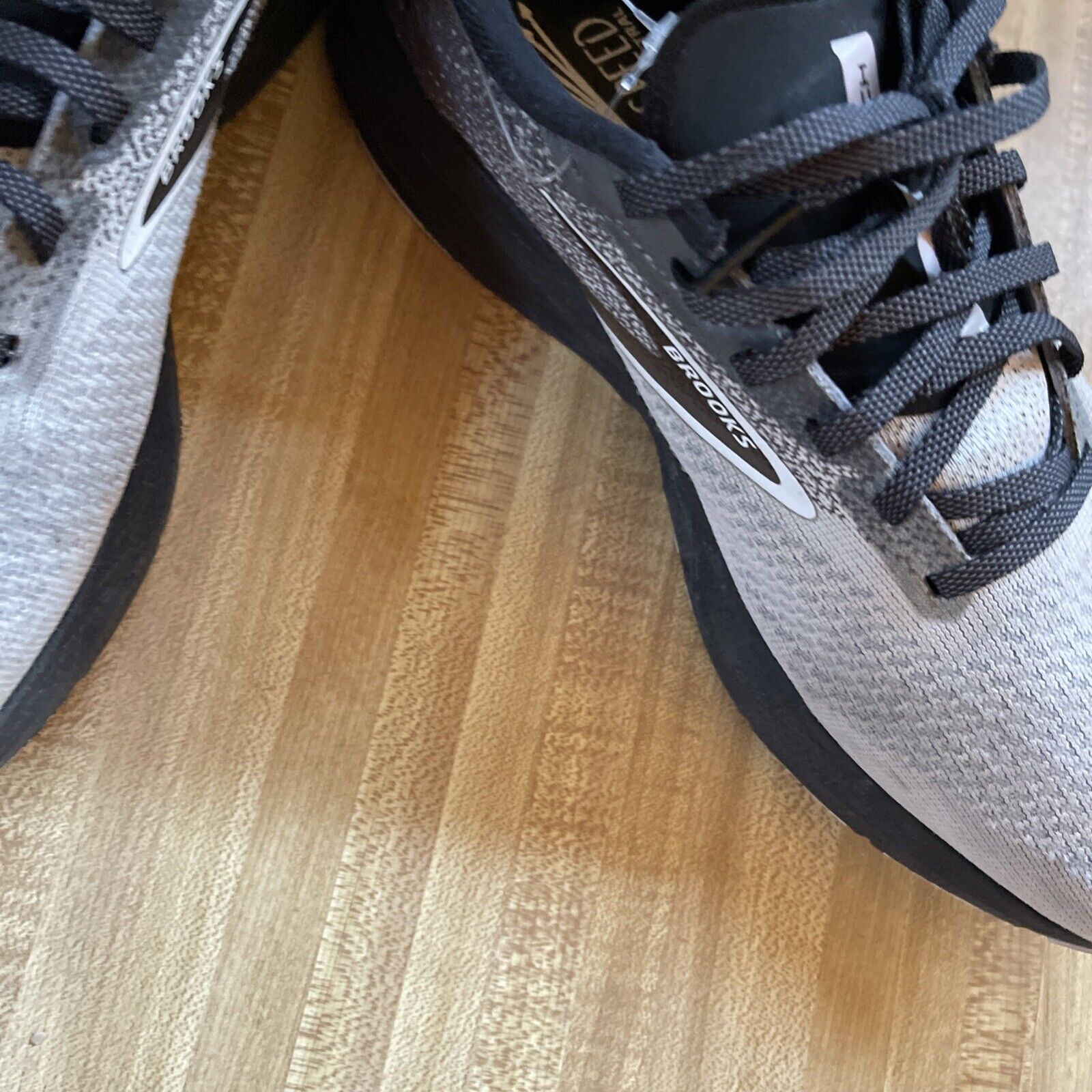 Brooks Launch 10 Size 10