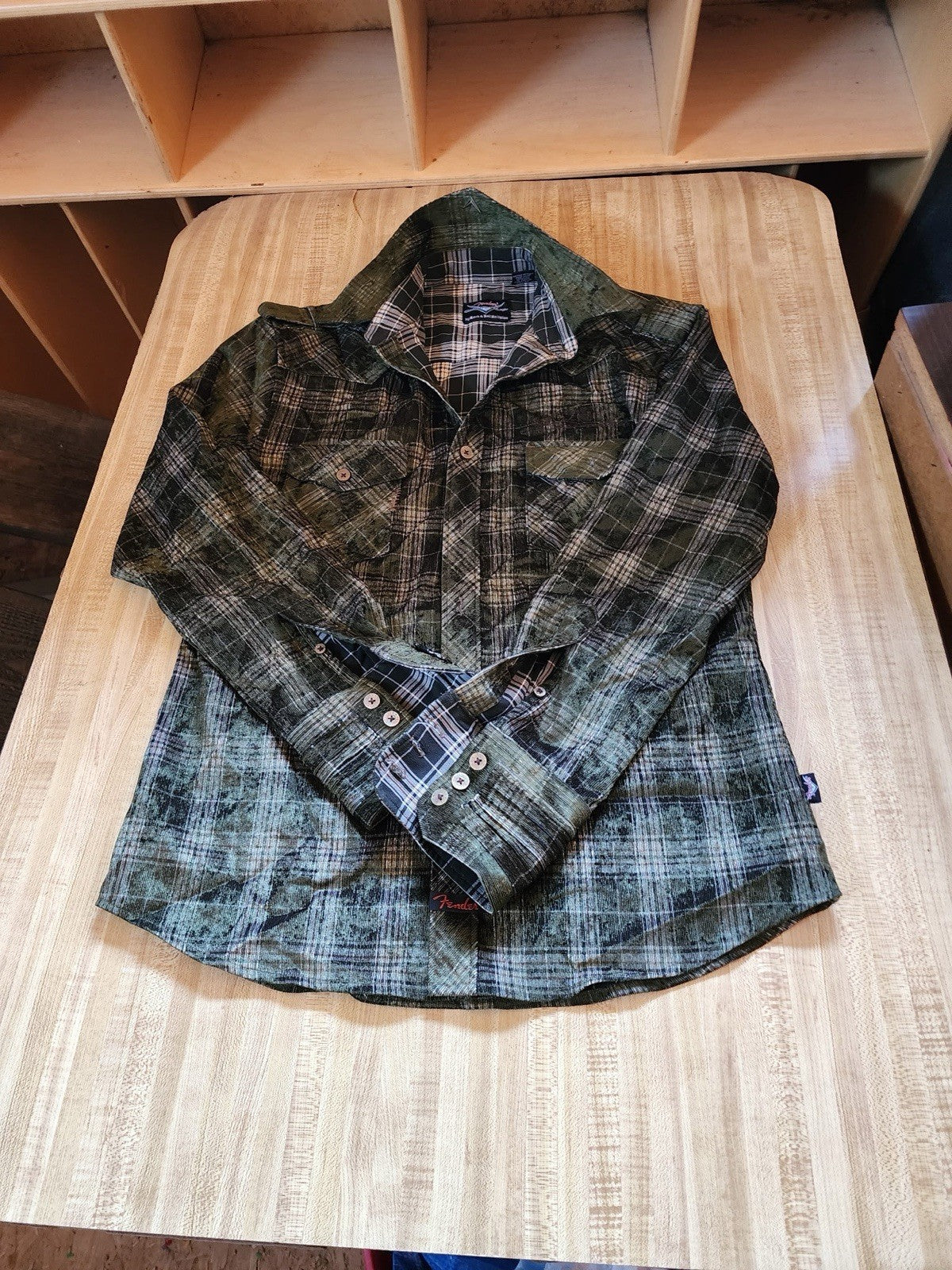 Fender Button Up Small 