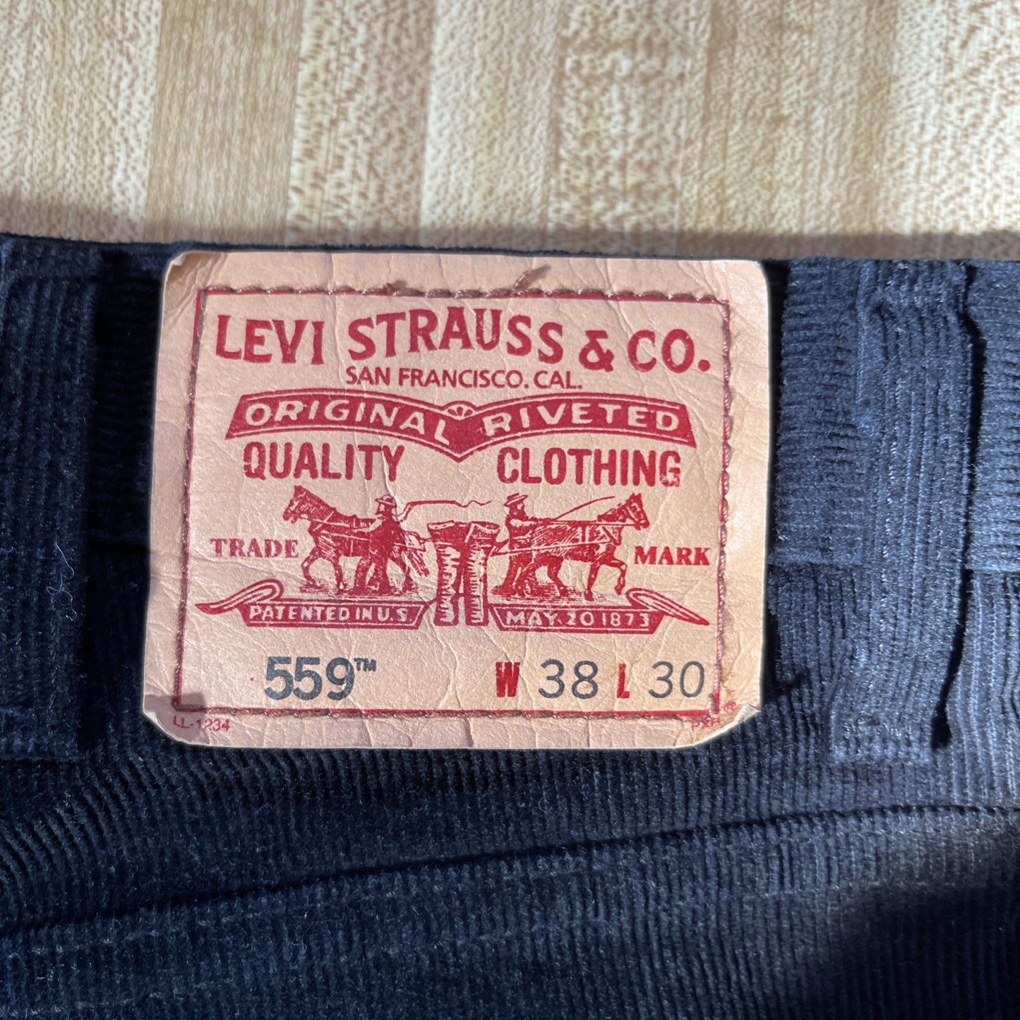 Levi’s 559 Corduroy Pants Wide Leg 38/30 Baggy 9 Inch Leg Opening