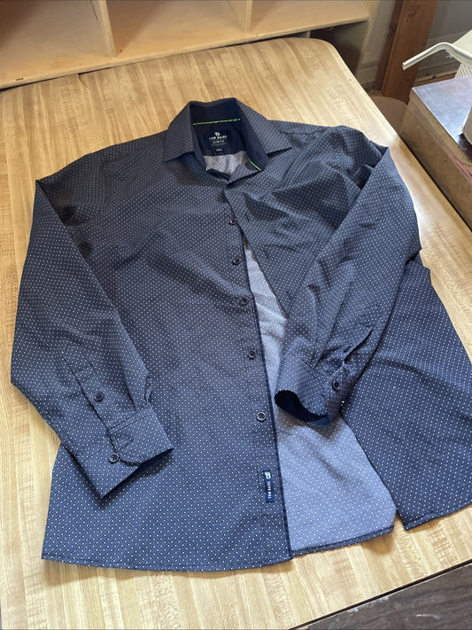 tom baine performance shirt Large