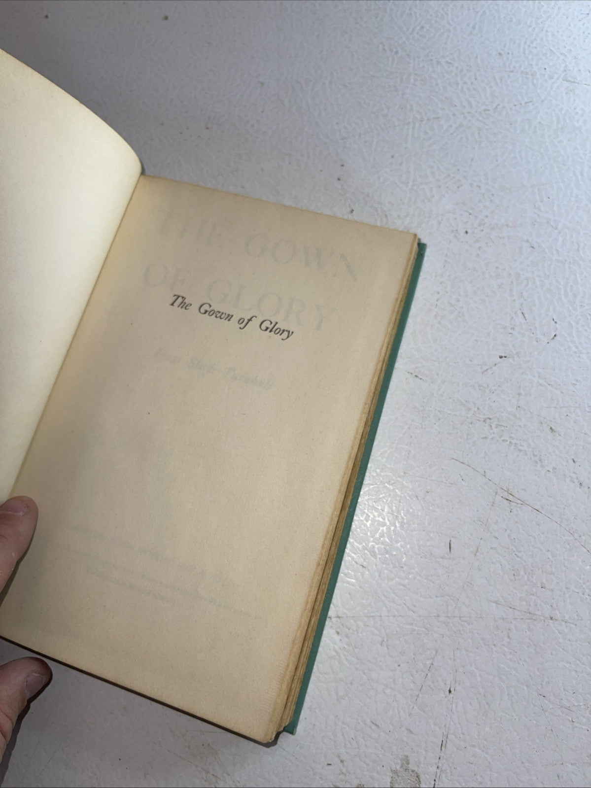 The Gown Of Glory Hardcover 