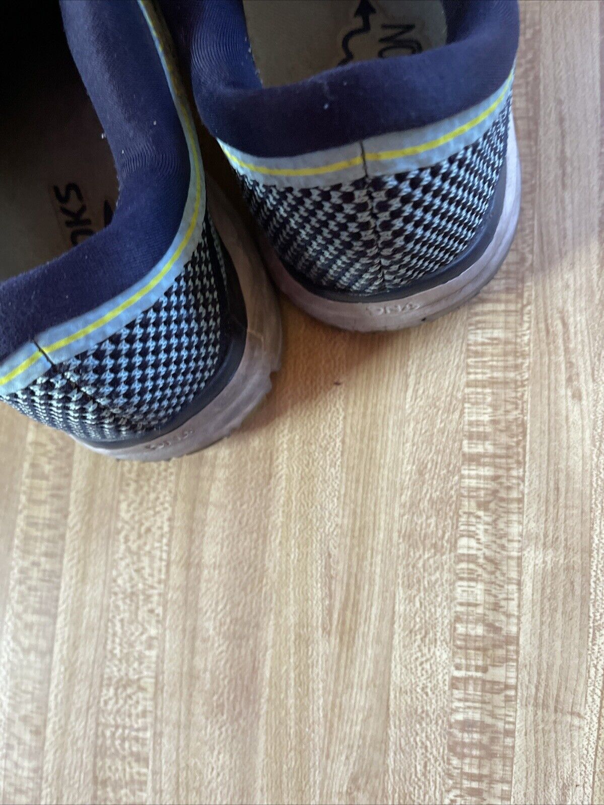 Brooks Revel Size 6