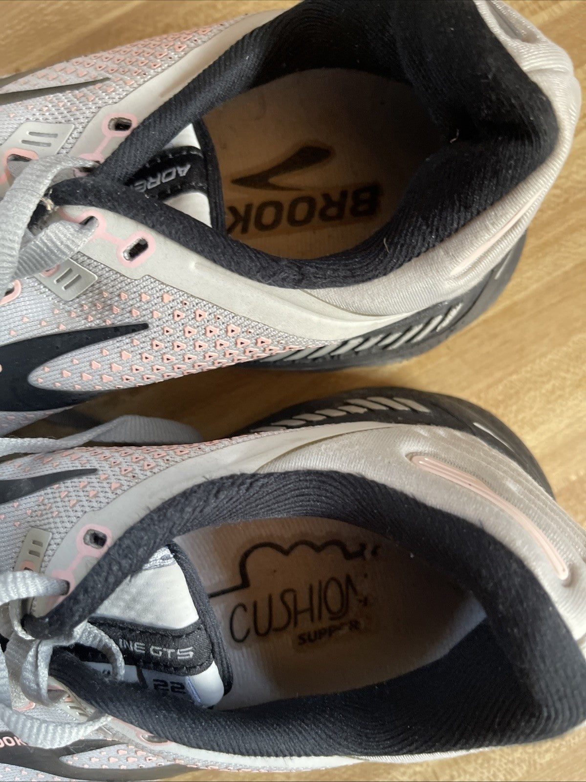 Brooks Adrenaline GTS 22 Size 8